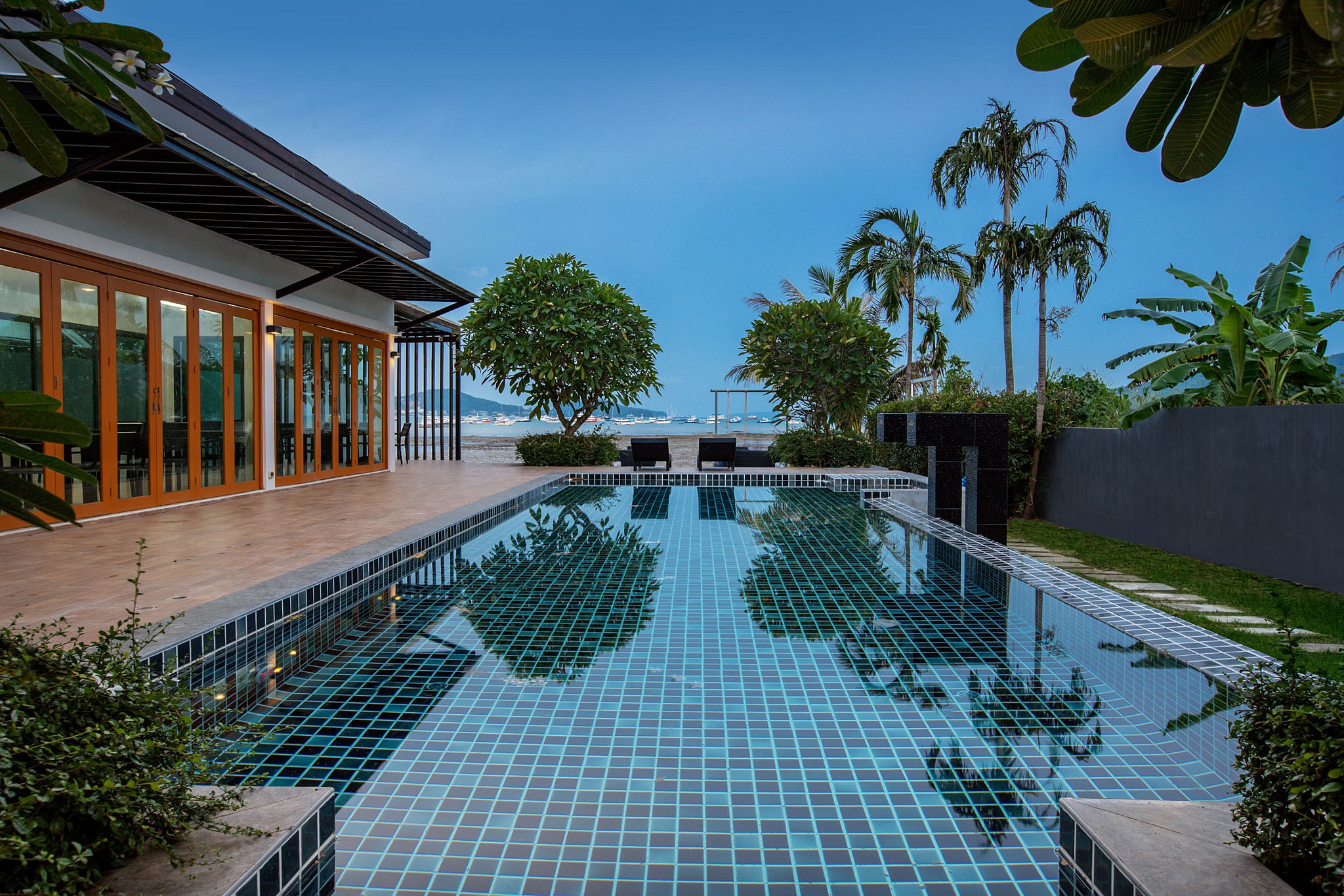 Main Infinity Swimming Pool